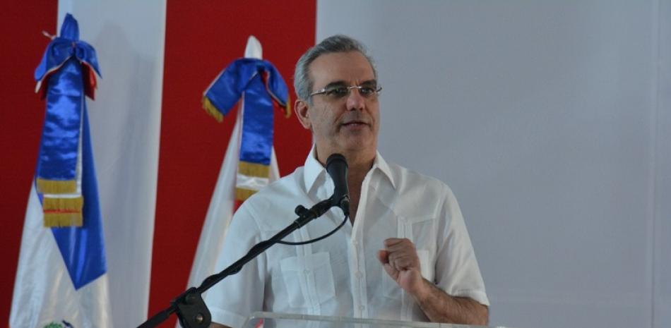 Presidente Luis Abinader entregó varios de los titulos. Jorge Cruz / LD