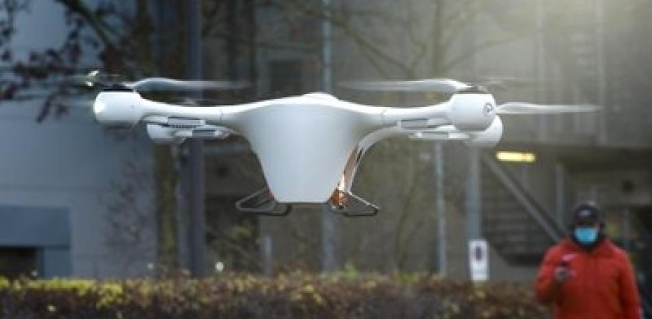 Aunque los drones han sido utilizados para operaciones militares, la visión futura es que formarán parte del envío a grandes distancias de diferentes artículos.  ap