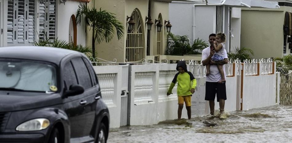 Afectados en Puerto Rico por huracán Fiona. AFP