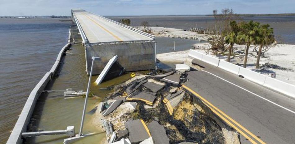 Una sección de Sanibel Causeway se perdió debido a los efectos del huracán Ian el jueves 29 de septiembre de 2022 en Fort Myers, Florida. AP.