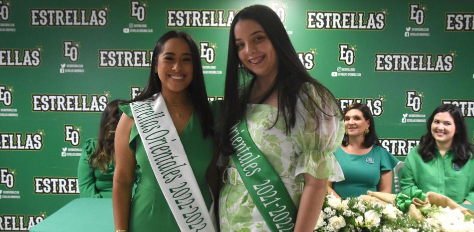 La nueva madrina de las Estrellas Victoria Franchesca Méndez Robles junto a la saliente, Nadja Marie Mir Musa.