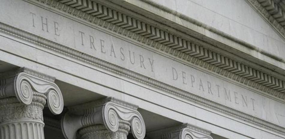 La fachada del edificio del Departamento del Tesoro de Estados Unidos el 4 de mayo de 2021, en Washington, D.C. ap