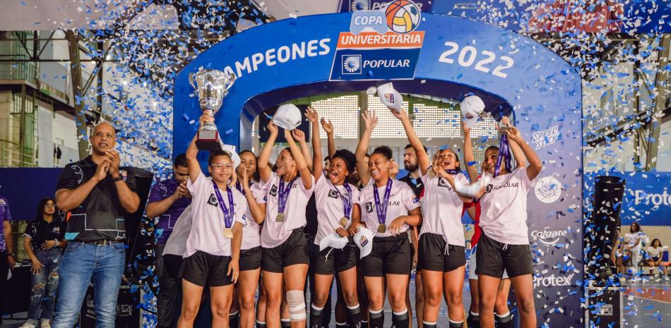 El equipo de la universidad O&M resultó ganador en la categoría femenina de futbol sala.