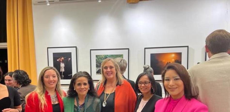 La embajadora dominicana Laura Faxas junto a Lorena Capra, de la Cancillería argentina, la encargada de negocios de Honduras y la ministra consejera Patricia Franjul.