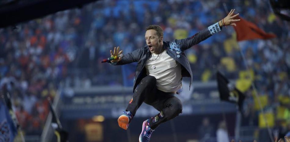 Chris Martin, cantante de Coldplay, durante un show  en 2016. (AP Photo/Marcio Jose Sanchez, archivo).