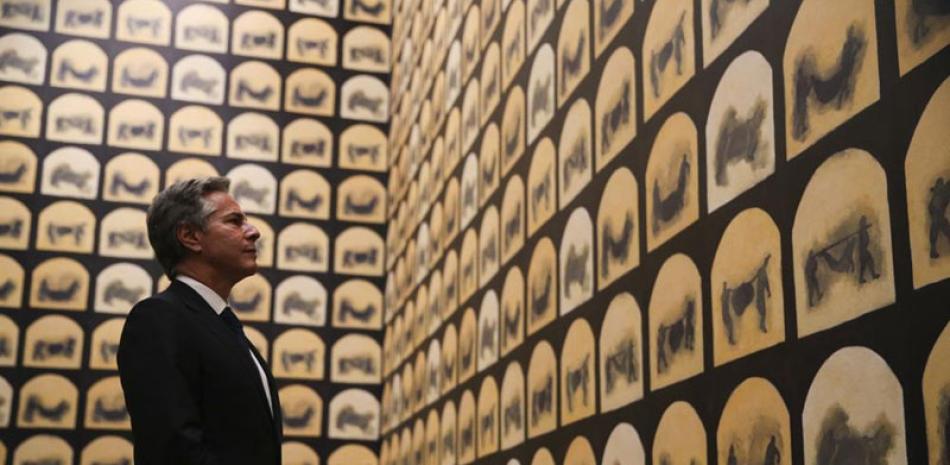 El secretario de Estado de los Estados Unidos, Antony Blinken, visita el Museo Fragmentos, el lunes 3 de octubre de 2022, en Bogotá, Colombia. ap