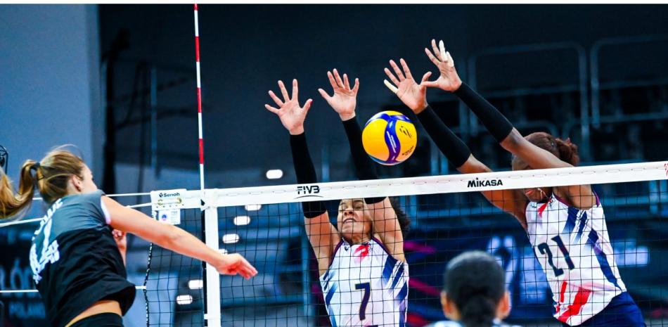 Accion en el partido que este sábado efectuaron las Reinas del Caribe frente a Canadá