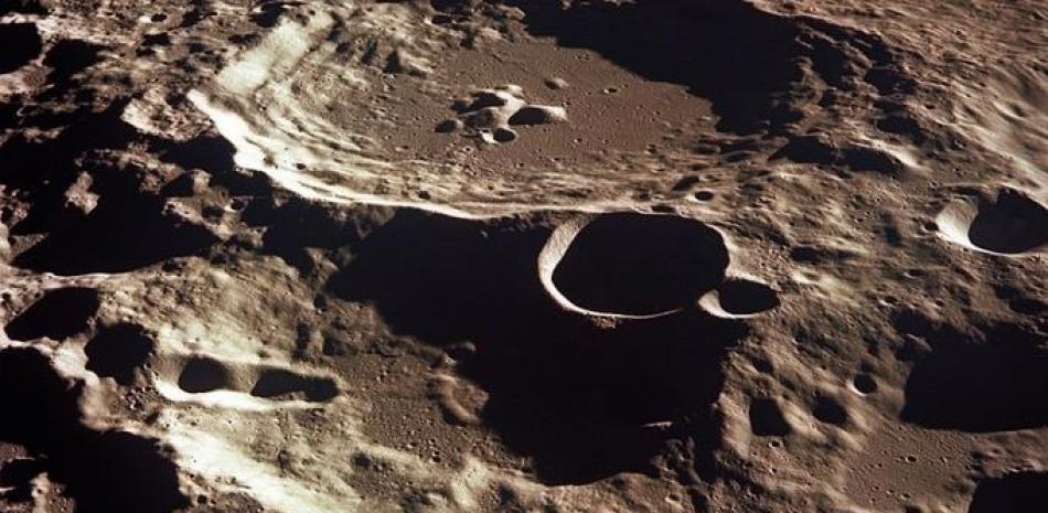 Cráter lunar captado por la misión Apolo 11 - NASA