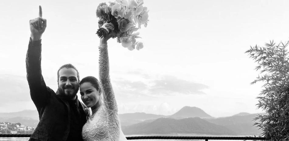 Andrés Tovar y Maite Perroni se casaron en un pueblo montañoso de México.