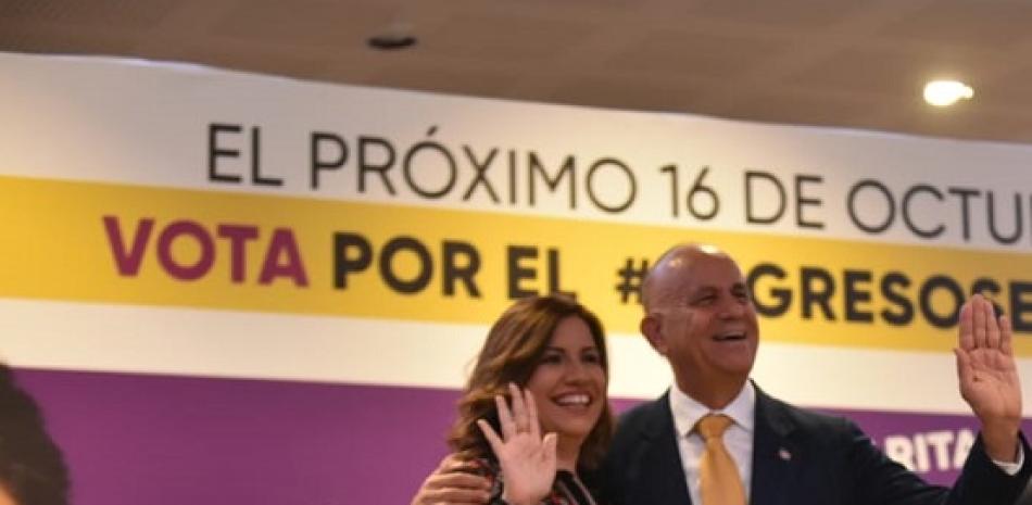 De León se retira de la contienda para apoyar a la exvicepresidenta. Jorge Martínez / LD