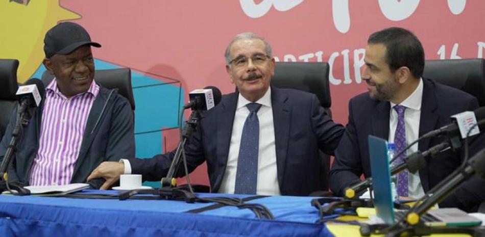 El expresidente Danilo Medina cuando era entrevistado ayer en el matutino “El Sol de la mañana”.