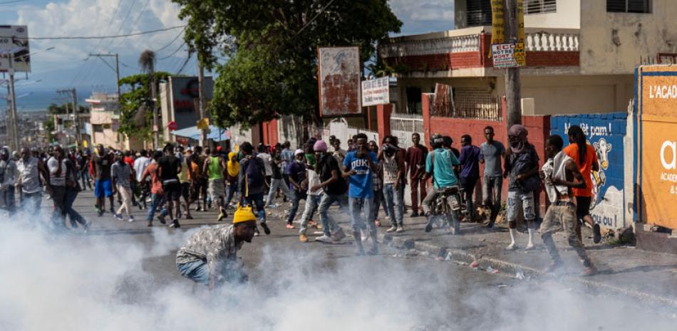 la agitación popular cobra fuerza  en todos los confines haitianos a medida que corren los días y se da como un hecho irreversible el desembarco de una fuerza militar extranjera, a solicitud oficial del gobierno.