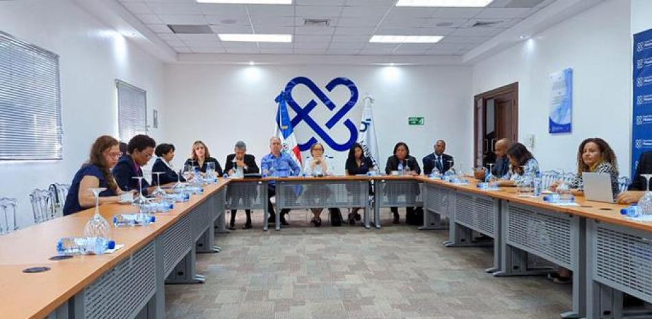 Funcionarios del Ministerio Público, encabezados por la procuradora Miriam Germán, participan en un encuentro.