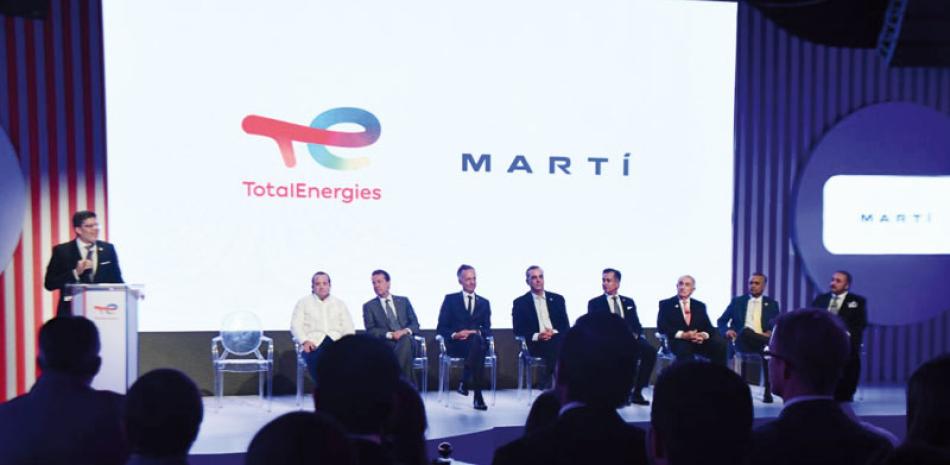 Las empresas TotalEnergies y MARTÍ firmaron la alianza en un acto encabezado por el presidente Luis Abinader.