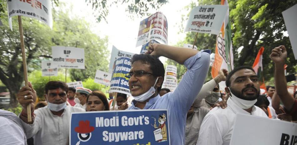 Miembros del Partido del Congreso acusan al gobierno de usar software espía de grado militar para monitorear a opositores políticos. Nueva Delhi, India. AP