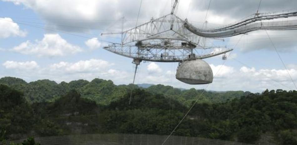 Vista del radiotelescopio más grande del mundo en el Observatorio de Arecibo, en Puerto Rico. ap