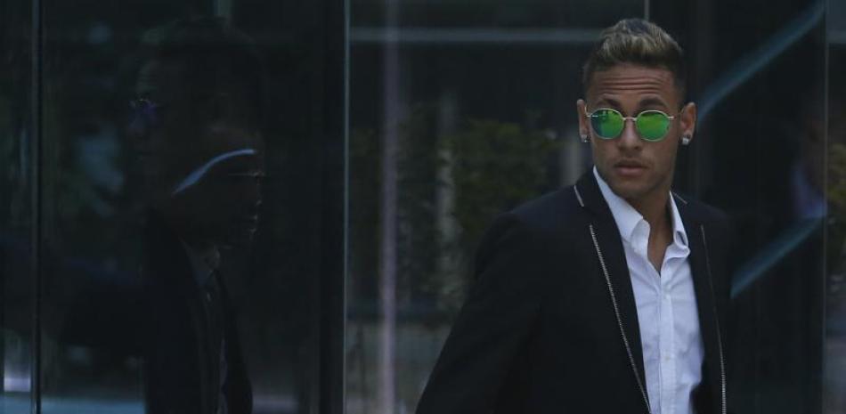 Neymar al  momento de acudier a la corte de Barcelona.