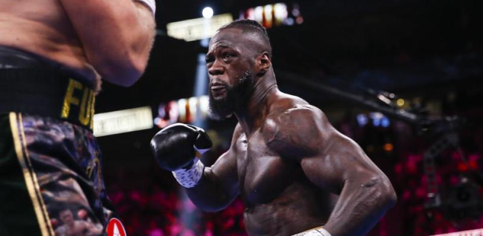 Deontay Wilder saliò determinado a pulverizar a Robert Helenius.