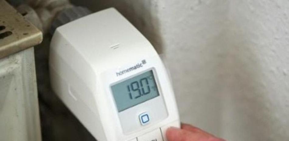 Un termostato digital de un radiador de gas, fotografiado en un apartamento de Dortmund, Alemania. AFP/
