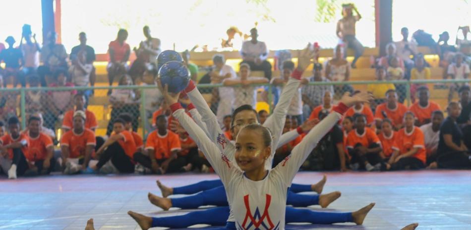 Un aspecto de las actividades realizadas durante la Gala Gimnástica organizada por el INEFI.