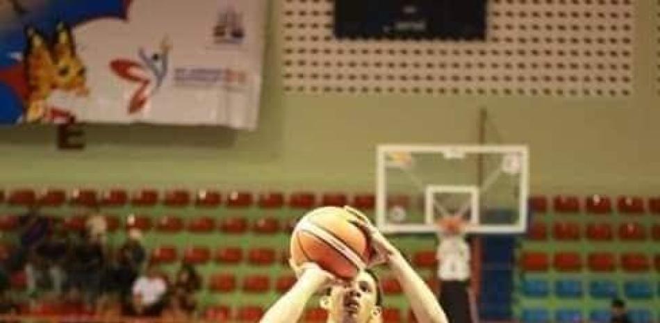 Reniel López jugó en el torneo superior de baloncesto en Tenares, en la provincia Hermanas Mirabal.
