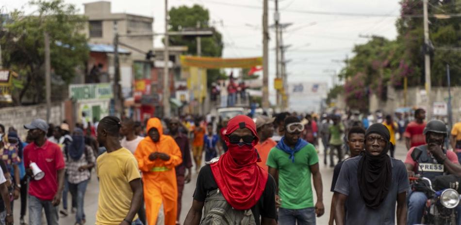 Manifestantes protestan para rechazar una fuerza militar internacional solicitada por el gobierno en Puerto Príncipe, Haití, el 24 de octubre de 2022. Foto: Richard Pierrin/AFP.