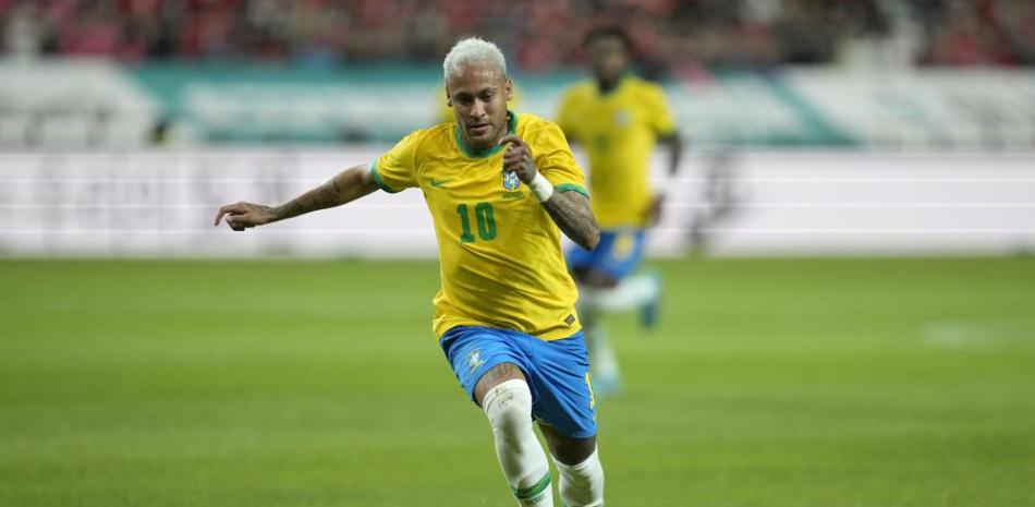 Neymar aparece en acción durante un amistoso de Brasil con Corea del Sur en Seúl, el 2 de junio de 2022.