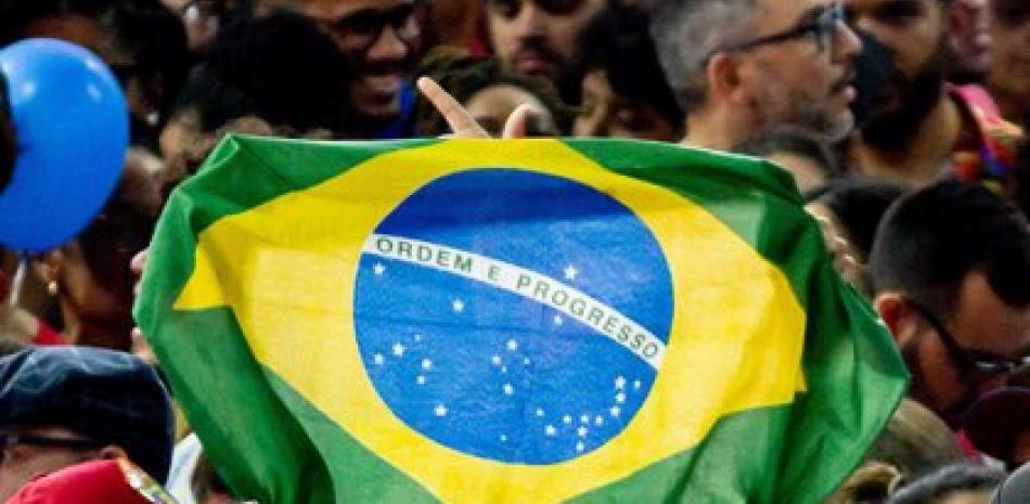 La oleada de 'fake news' en las redes sociales marca las elecciones brasileñas