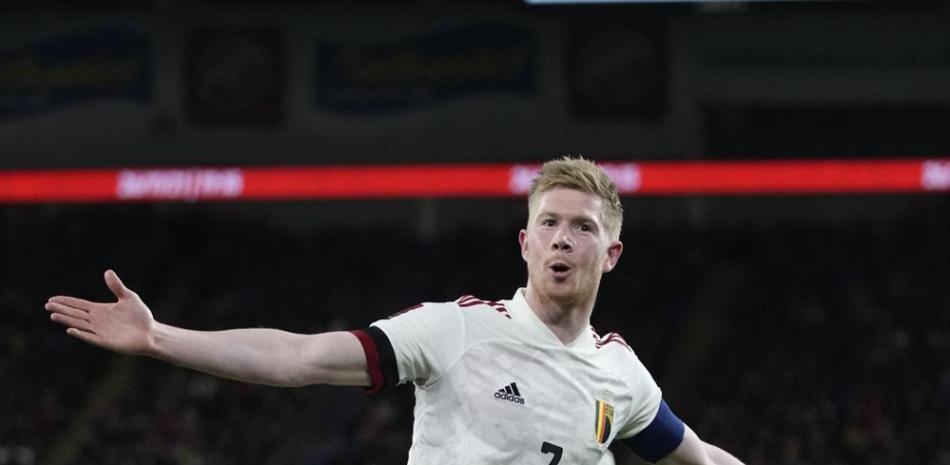 Kevin De Bruyne celebra un gol durante un partido de Bélgica contra Gales por las eliminatorias de la Copa Mundial el 16 de noviembre del 2021 en Cardiff (Gales).