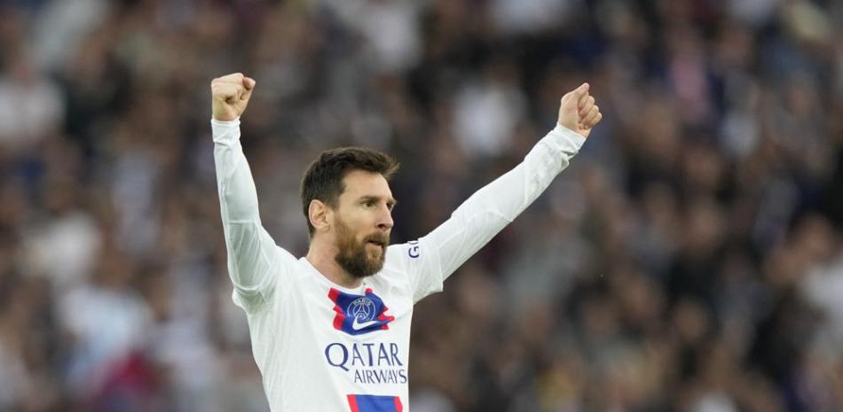 El argentino Lionel Messi, del París Saint Germain, marca el segundo gol ante Troyes, en un encuentro de la liga francesa disputado el sábado.