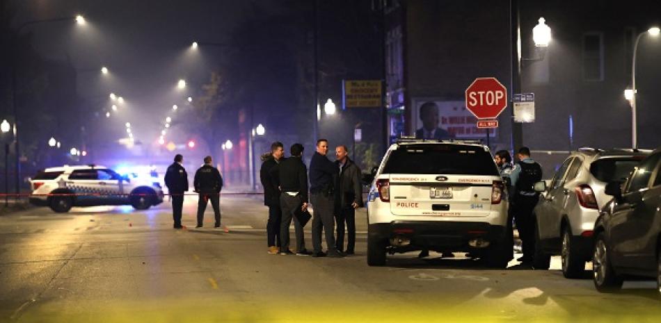 Policía de Chicago en el lugar del tiroteo. AFP