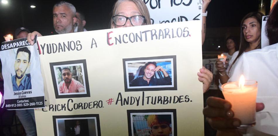 Las familias de desaparecidos acudieron frente al Palacio Nacional a elevar su reclamo.