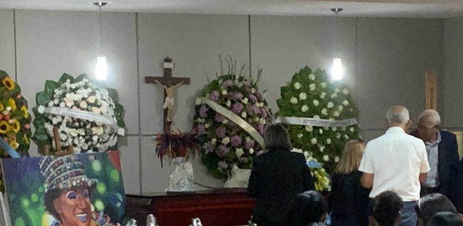 Familiares y amigos de Víctor Erarte exprsaron dolor y tristeza en la funeraria Blandino por muerte violenta. onelio