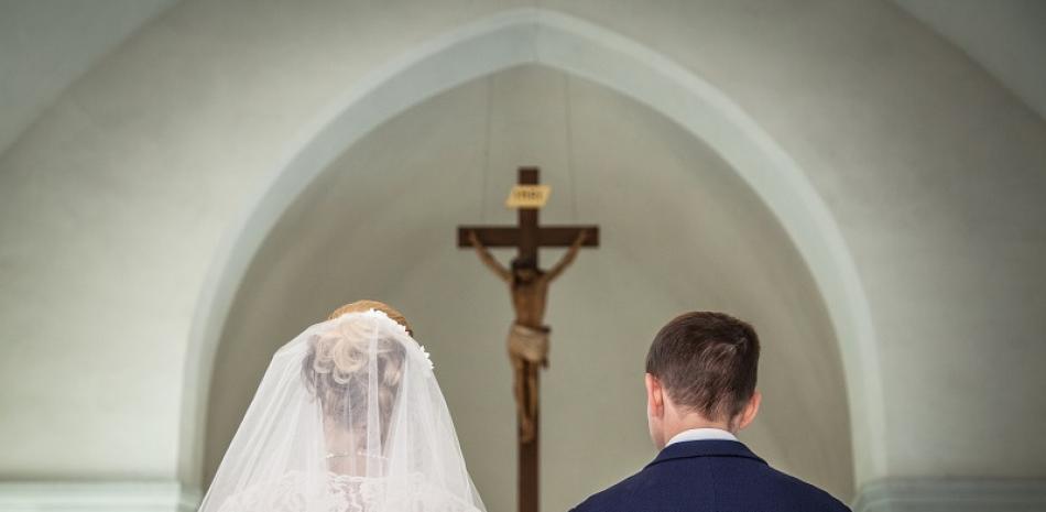 La belleza al matrimonio se la da Cristo, quien lo eleva a la dignidad de sacramento. ISTOCK