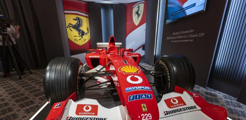 El coche se introdujo en la F1 con motivo del Gran Premio de España 2003 y Schumacher ganó cinco carreras ese año.