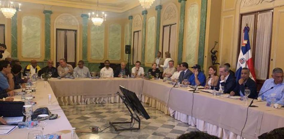Reunión de ministros y directores generales en el Palacio, para coordinar medidas de socorro ante fuertes lluvias.

Foto: SEves| Listín Diario