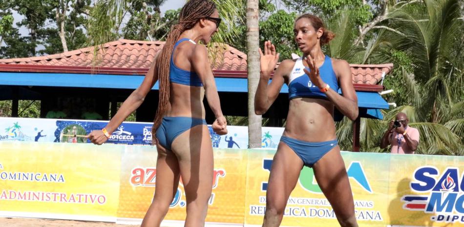 El dueto integrado por Bethania Almánzar y Esmeralda Ramírez se impusieron a Canadá y estan en las semifinales en el Voleibol de Playa