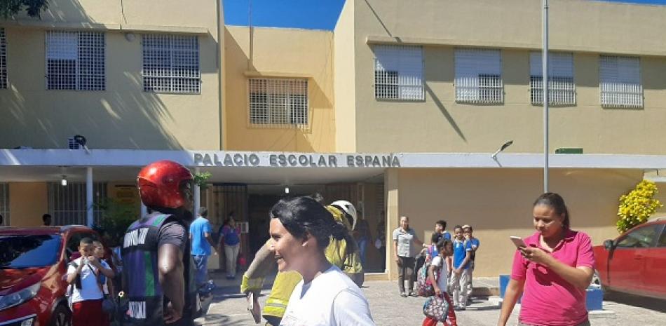 Centros educativos afectados por escape de gas. Foto: Listín Diario / LD