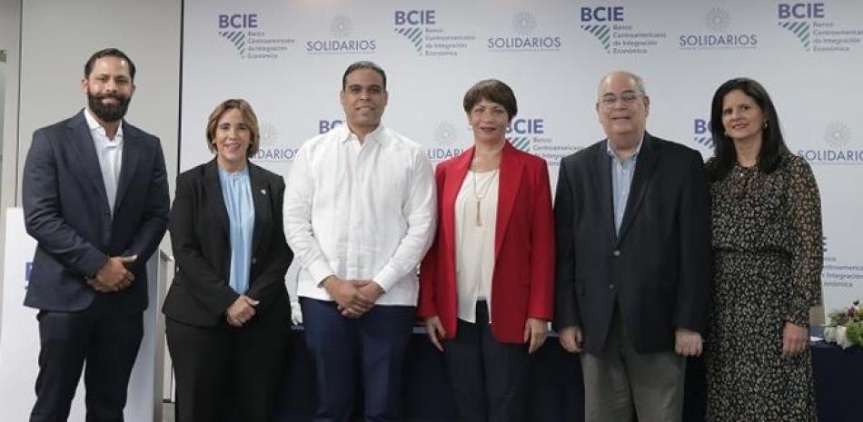 Arturo Bisonó, Mercedes Canalda, Manuel Ogando, Marina Ortiz, Enrique Fernández y Carolina Ramos