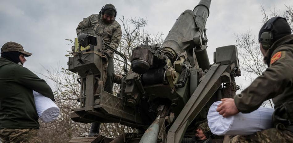 Los soldados ucranianos y la maquinaria bélica suministrada por los países de la OTAN ahora podrán ocupar la ciudad de Jersón, tras la retirada rusa. AP