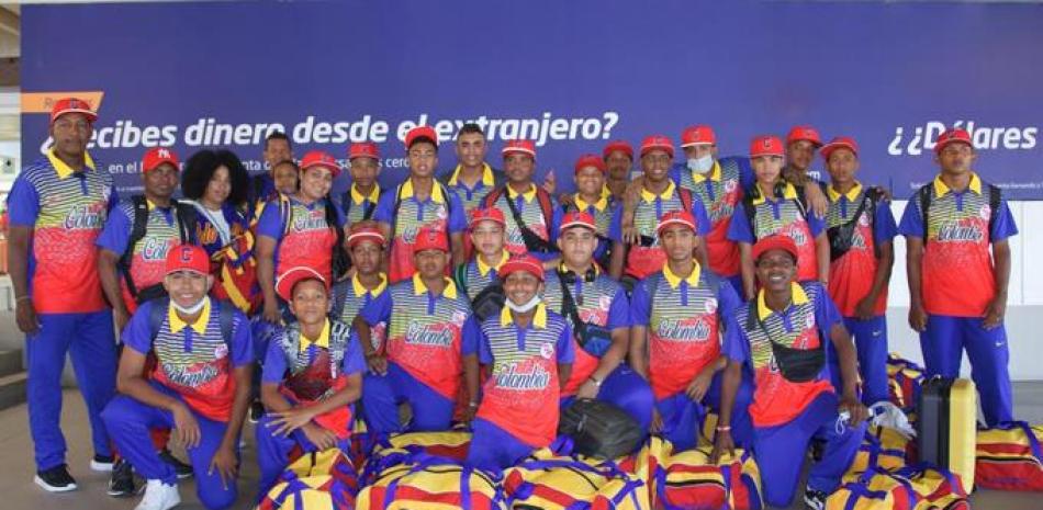 Integrantes del combinado de Colombia que este miércoles arribó al país para participar en el Pimentel Baseball Classic 2022