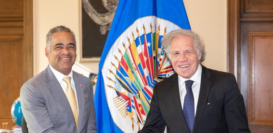 El ministro de la Presidencia, Joel Santos Echavarría y el secretario general de la OEA,  Luis Almagro.