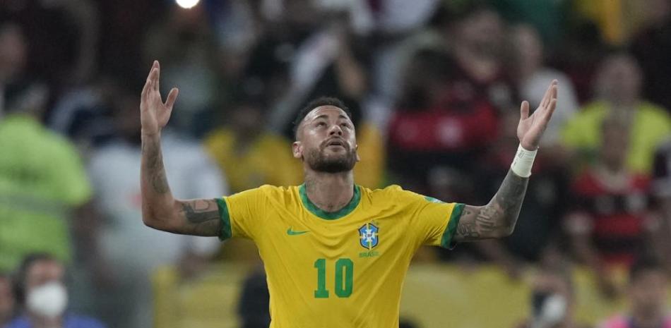 Neymar es la principal figura del equipo de Brasil, uno de los favoritos para ganar el mundial de fútbol.