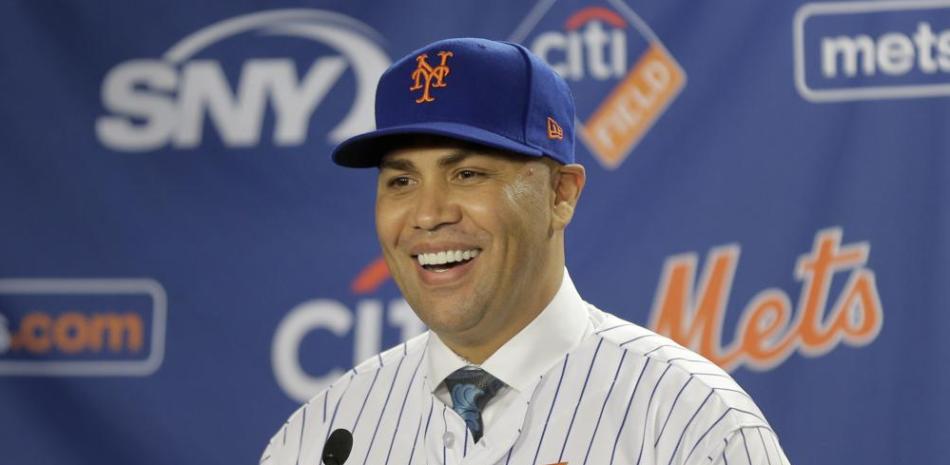 El puertorriqueño Carlos Beltrán, entonces manager de los Mets, sonríe al ser presentado el 4 de noviembre de 2019.