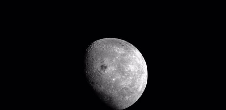 Imagen de la Luna tomada por la nave Orion antes del primer sobrevuelo de inserción orbital. Foto: Europa Press