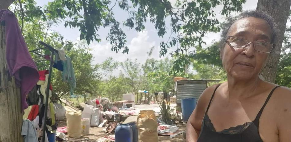 Familias afectadas por el huracán Fiona  en la región este, afirmaron que continúan viviendo en un drama a la espera de la ayuda prometida por el gobierno.