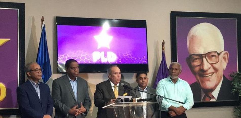 Rubén Bichara, Danilo Díaz, Charlie Mariotti, Mayobanex Escoto y Melanio Paredes durante la rueda de prensa. Foto: Melanie Cuevas