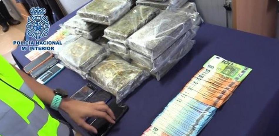 Cocaína y dinero incautado. Fuente: Policía Nacional