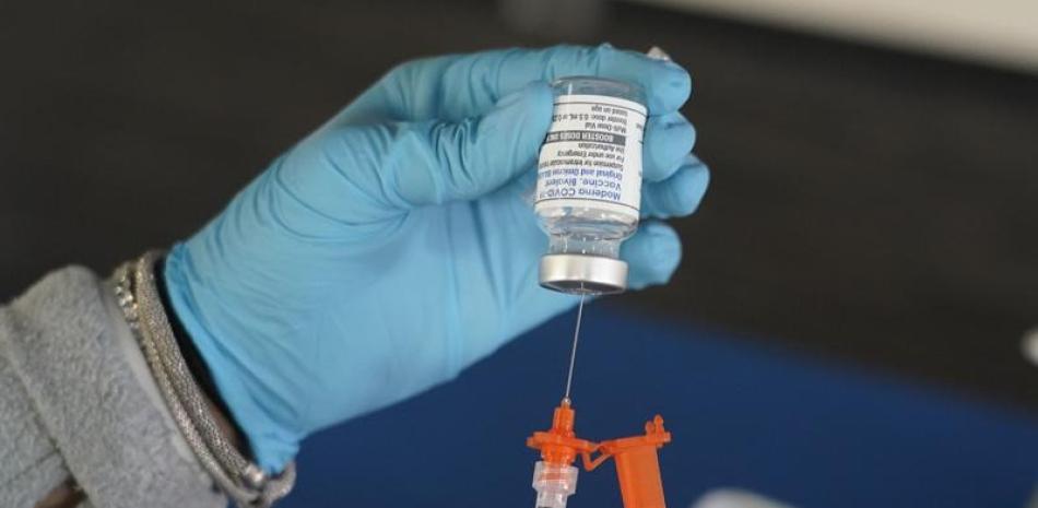 Una vacuna contra el COVID-19 en un centro de vacunación en la Universidad Estatal de Jackson en Jackson, Mississippi el 18 de noviembre del 2022. AP