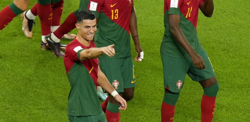 Cristiano Ronaldo de Portugal celebra después de anotar durante el partido de fútbol del grupo H de la Copa Mundial entre Portugal y Ghana, en el Estadio 974 en Doha, Qatar, el jueves 24 de noviembre de 2022. (Foto AP/Francisco Seco)